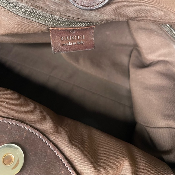 Gorgeous Calfskin Leather Gucci Shoulder Bag with Convertible Snaps - Picture 8 of 10